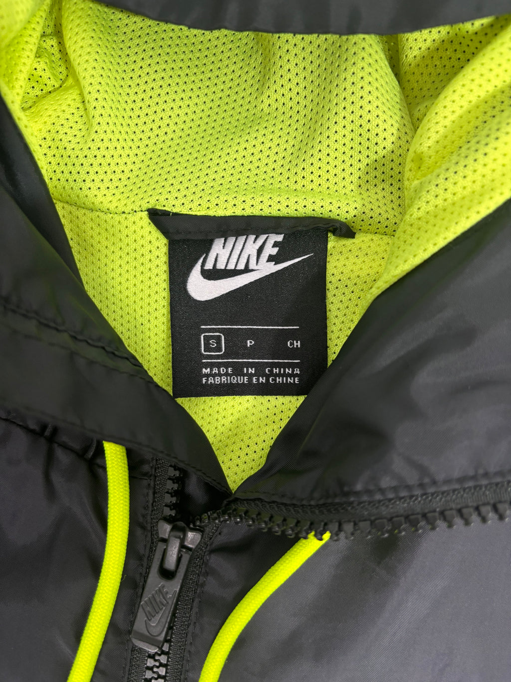 NIKE AIR WINDRUNNER – SMALL