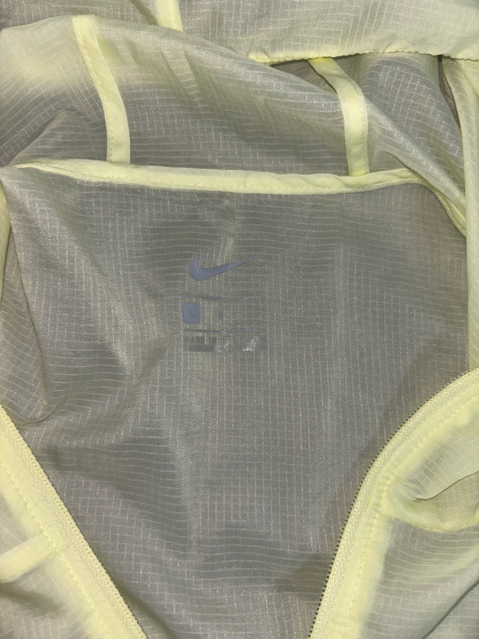 NIKE PACKABLE JACKET - LARGE