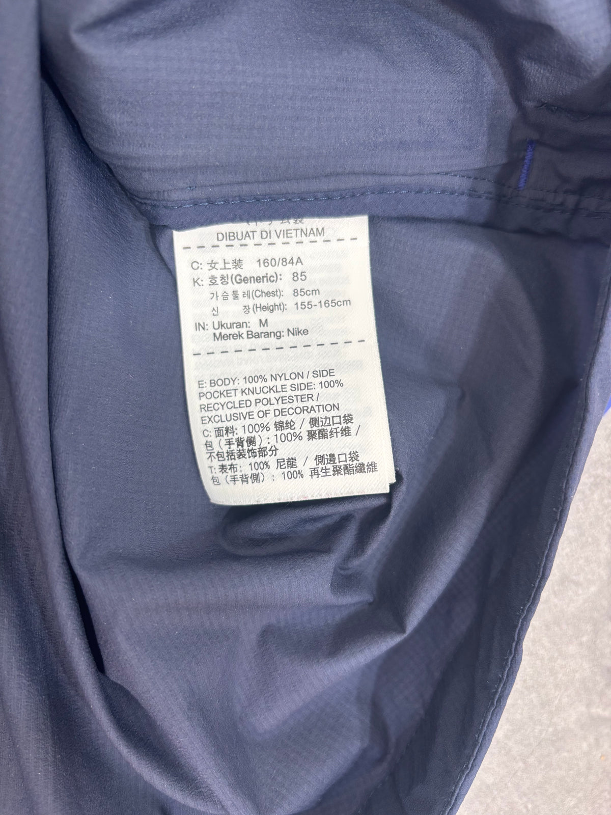 NIKE SHIELD WOMEN’S RUNNING JACKET – MEDIUM
