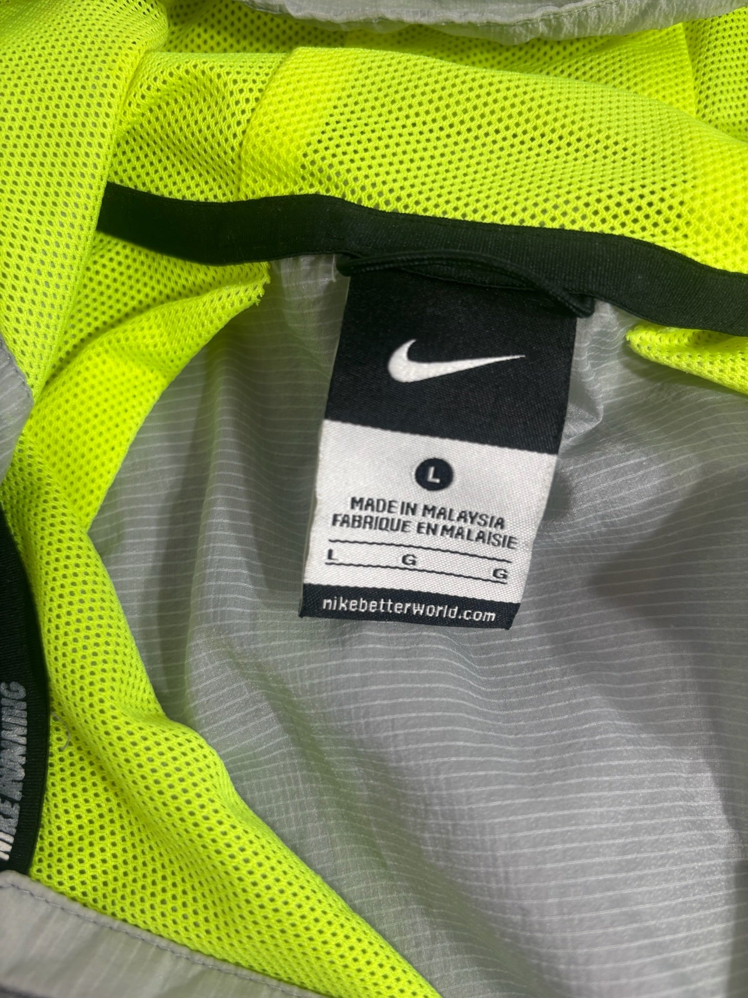 NIKE WINDRUNNER JACKET – LARGE (FITS MEDIUM)