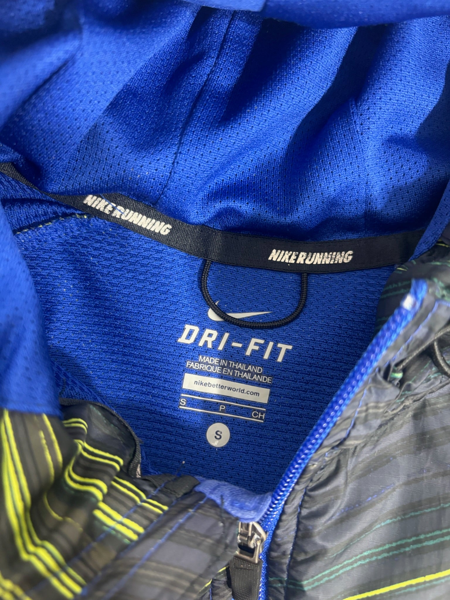 NIKE RUNNING JACKET – SMALL